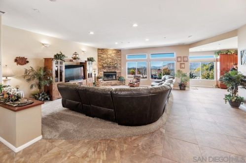 550 Old Stagecoach Run, Alpine CA  91901-1478 exterior