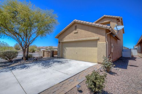 21556 Governor Dr, Red Rock, AZ 85145-6085