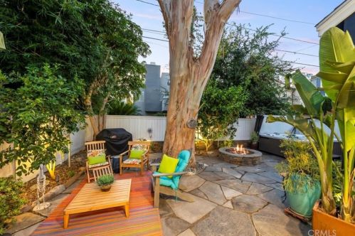 2607 Maple Ave, Manhattan Beach, CA 90266-2325