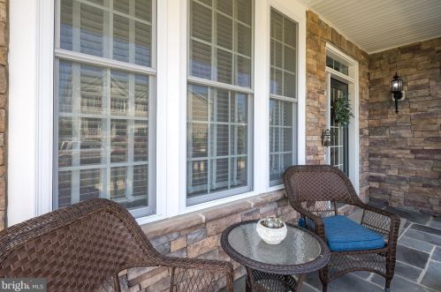 15909 Paynes Farm Dr, Haymarket VA  20169-8123 exterior