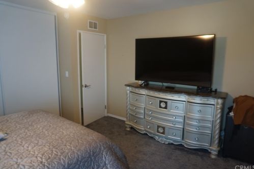 27067 Alabastro Dr, Santa Clarita CA  91354-2215 exterior