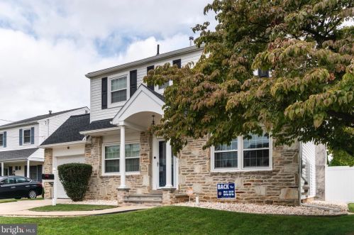 1119 Lindenhurst St, Philadelphia, PA 19116-1313