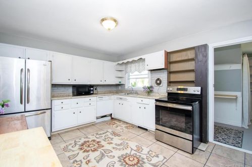 41 Talcott Rd, Glastonbury CT  06033-2918 exterior