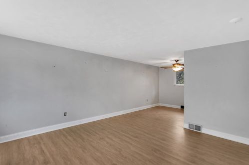 319 Walpole Dr, Pittsburgh, PA 15235-1772