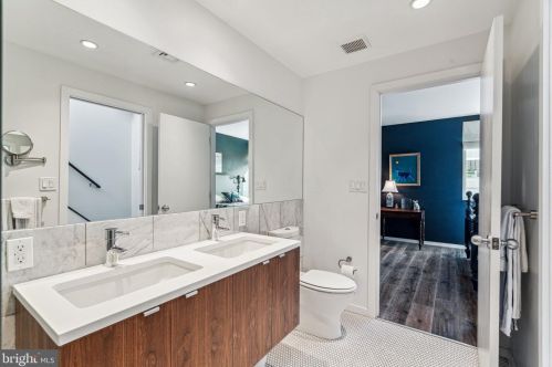 1114 Bodine St, Philadelphia PA  19147-5306 exterior