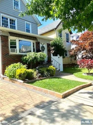 92 Laurel St, Ridgefield Park, NJ 07660-1919