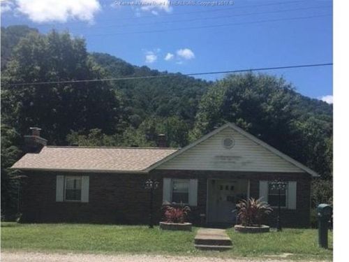 3272 Pond Fork Rd, Uneeda, WV 25205