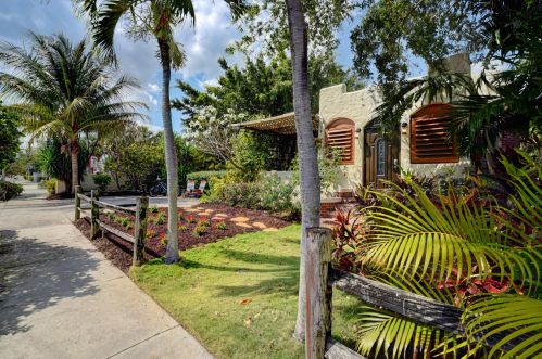 605 2nd St, Delray Beach FL  33483-5415 exterior