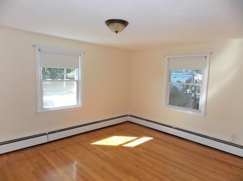 9 Woodlawn Ave, North Providence RI  02904-3710 exterior