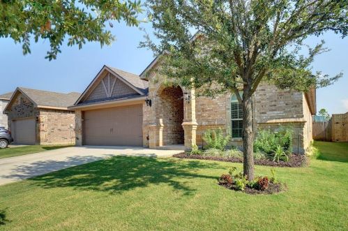 5037 Wild Oats Dr, Fort Worth, TX 76179-8129