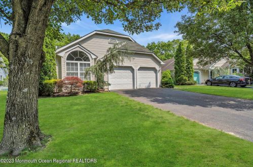 5 Winding River Rd, Lakewood NJ  08701-5734 exterior