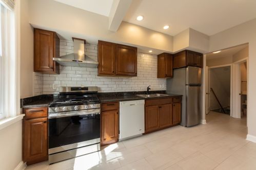 706 Bayridge Ave, Pittsburgh, PA 15226-2112