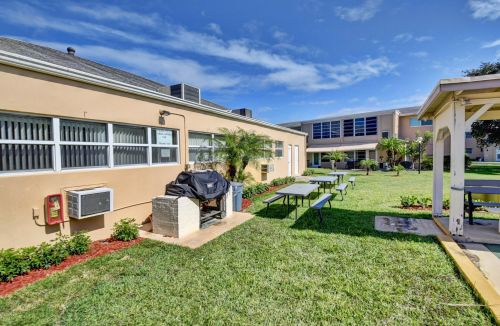 2161 1st Ct, Boynton Beach FL  33435-2902 exterior