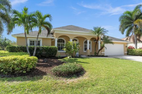 5291 Almond Ave, Fort Pierce, FL 34986-3553