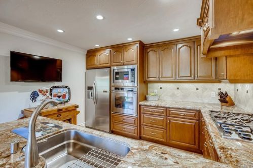 7535 Jerez Ct, Carlsbad CA  92009-7467 exterior