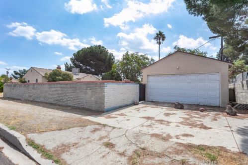 8149 Irvine Ave, North Hollywood, CA 91605-1608