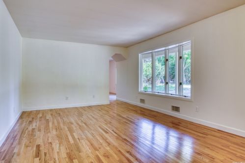 2620 Little Neck Rd, Nassau Point, NY 11935-2123