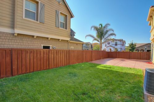 1741 Campos Ave, Woodland CA  95776-5327 exterior