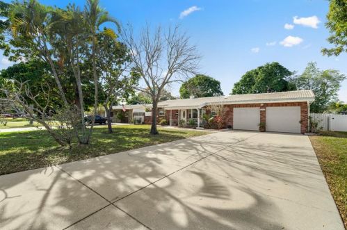 4560 Carson St, Saint Petersburg, FL 33703-4238