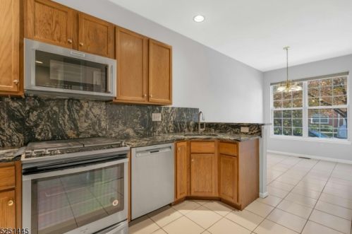 107 Gladstone Dr, Parsippany NJ  07054-3418 exterior