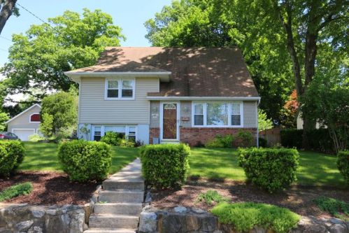 105 Sunnyside Ave, Pleasantville, NY 10570-3135
