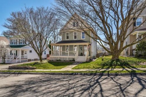 119 Park St, Stratford, CT 06614-4037