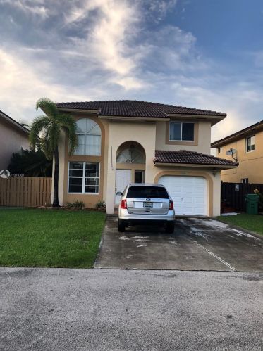 7681 166th Ter, Hialeah, FL 33015-4153