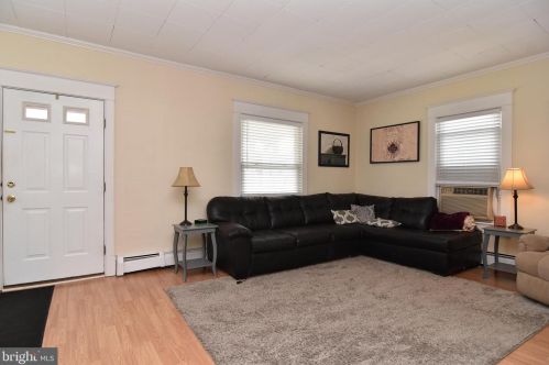 209 Delaware Ave, Harrington DE  19952-1236 exterior