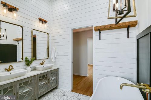 1311 Christian St, Philadelphia PA  19147-3610 exterior