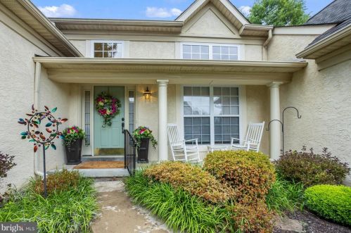 2201 Potters Mill Cir, Downingtown, PA 19335-1494