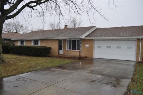 203 Park Ln, Walbridge, OH 43465-1221