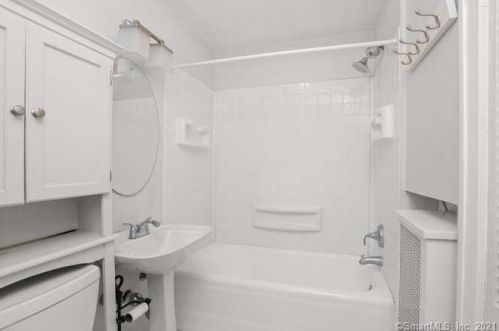 307 Berkshire Rd, Sandy Hook CT  06482-1511 exterior