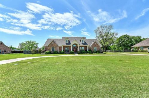 1757 Woodlake Rd, Denison, TX 75021-8058