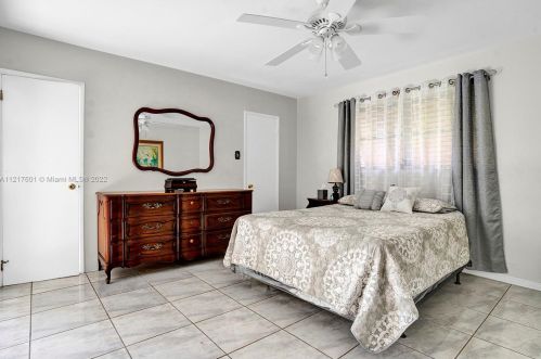 2115 32nd Ave, Hollywood, FL 33021-4425