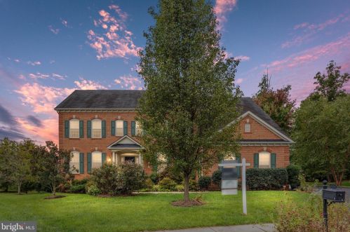 8802 Comfort Ct, Bristow, VA 20136-5785