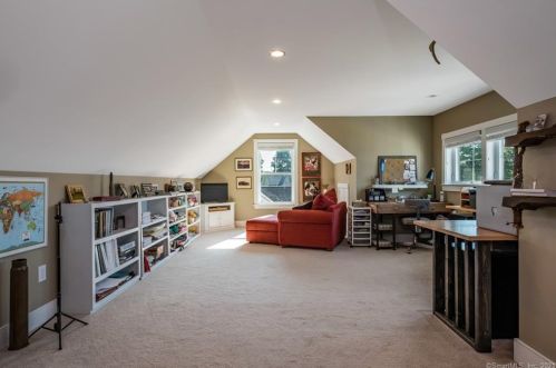 20 Jordan Cove Rd, Waterford CT  06385-3227 exterior