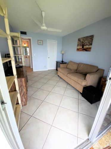 147 Chatham G, West Palm Beach FL  33417-1823 exterior