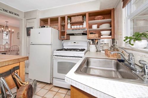 205 Haviland Ln, White Plains NY  10605-3020 exterior