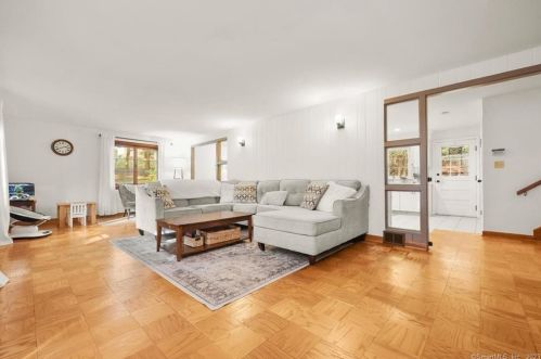 38 Hemlock Trl, Bridgeport CT  06611-3343 exterior
