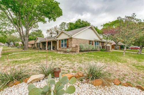 2502 Morrison Dr, Euless, TX 76039-2018