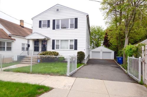 53 Flower St, Bridgeport, CT 06605-2916