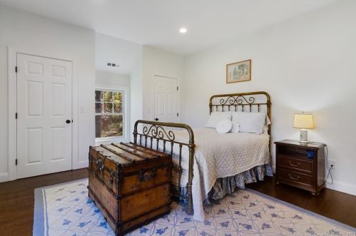 75 Chestnut Hill Rd, Ridgefield CT  06877-1202 exterior