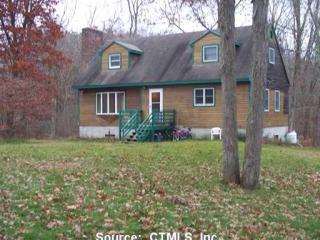 126 Moxley Rd, Uncasville, CT 06382-2335