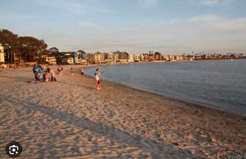 3721 Riviera Dr, San Diego CA 92109-6647 exterior