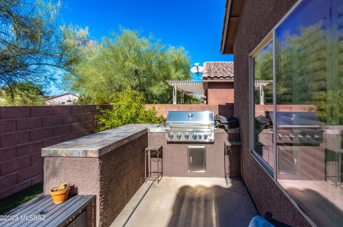 3295 Bear Spring Trl, Tucson AZ  85745-4162 exterior