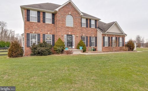 27 Costen Cir, Shepherdstown, WV 25443-3658