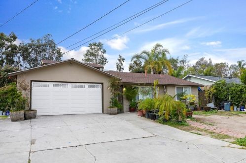 1208 Waxwing Dr, Vista, CA 92083-3045