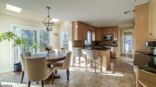 560 Lynne Dr, Greystone Park NJ  07950-3336 exterior