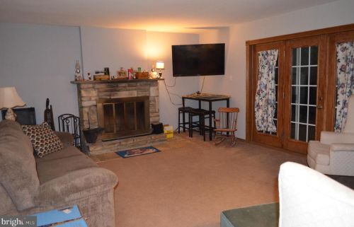 19 Marmic Dr, Southampton PA 18966-1728 exterior