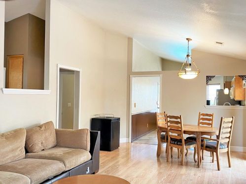 5539 Greenoaks Dr, Riverbank CA  95367-3844 exterior